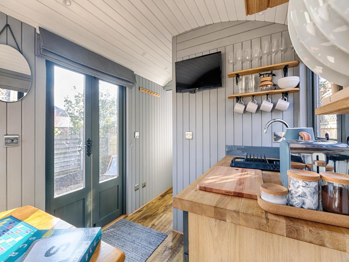 Pass The Keys Whitstable Shepherds Hut Minutes From The Harbour Extérieur photo