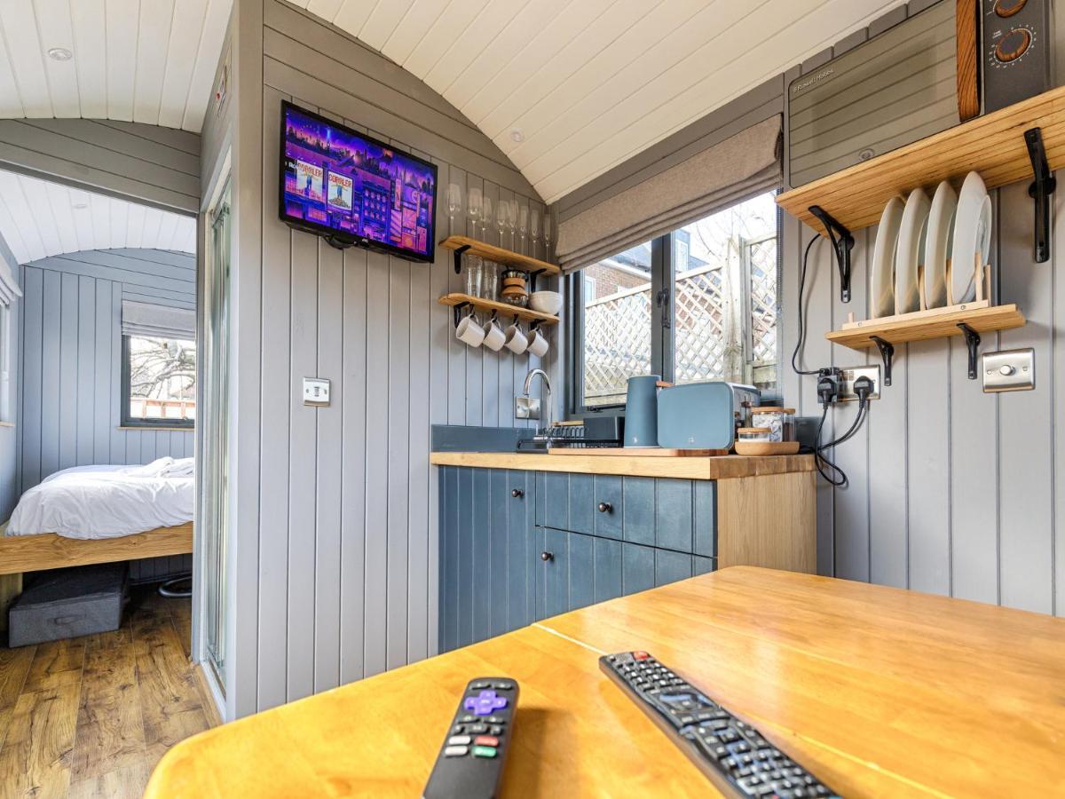 Pass The Keys Whitstable Shepherds Hut Minutes From The Harbour Extérieur photo