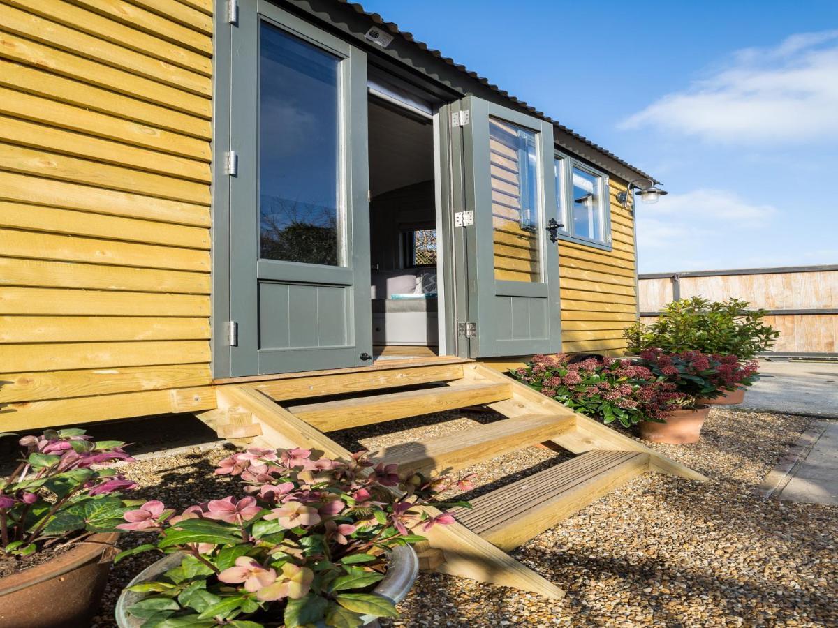 Pass The Keys Whitstable Shepherds Hut Minutes From The Harbour Extérieur photo